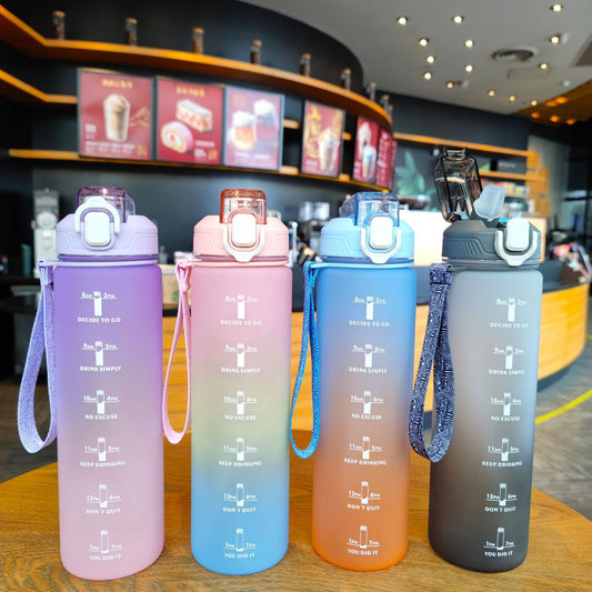 Bouteille d’eau de sport avec paille
