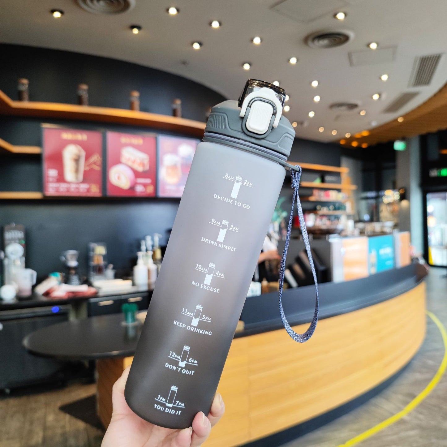 Bouteille d’eau de sport avec paille